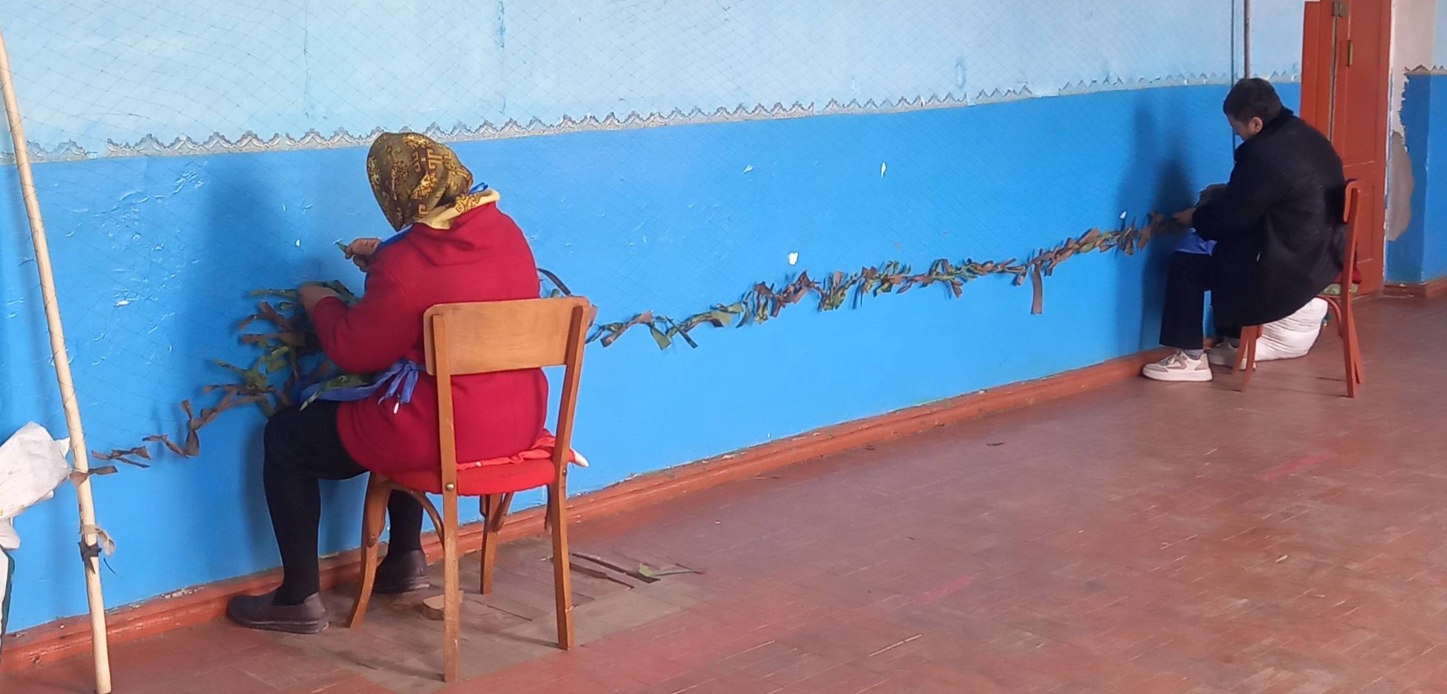 Для волонтерок це не лише практична допомога воїнам, а й важливий символ їхньої вдячності та спосіб показати захисникам, що жителі громади їх підтримують.